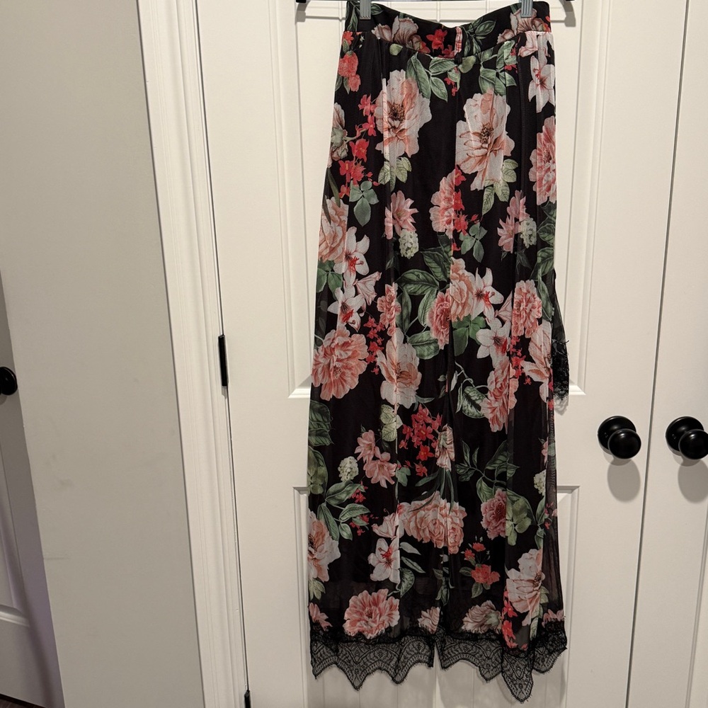 Elegant Black Floral Maxi Skirt - Picture 11 of 14